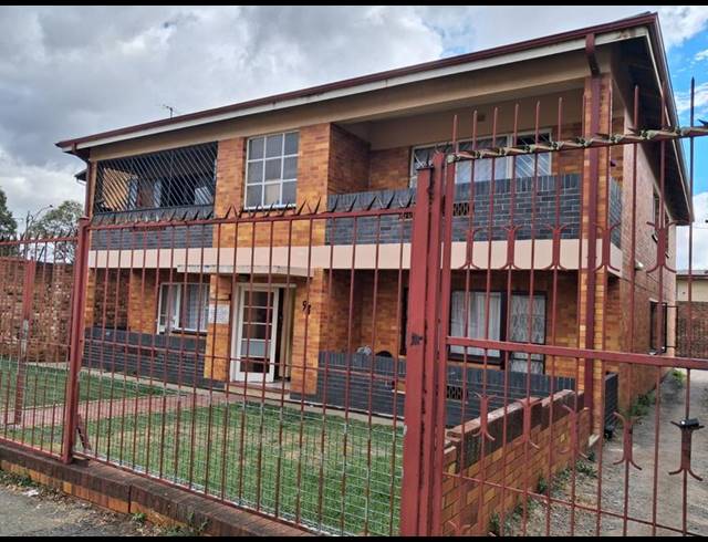2 BEDROOM APARTMENT FOR SALE IN FOREST HILL